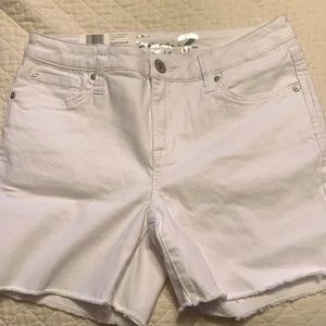 Seven White Fray Hem 5 in Shorts 6 New